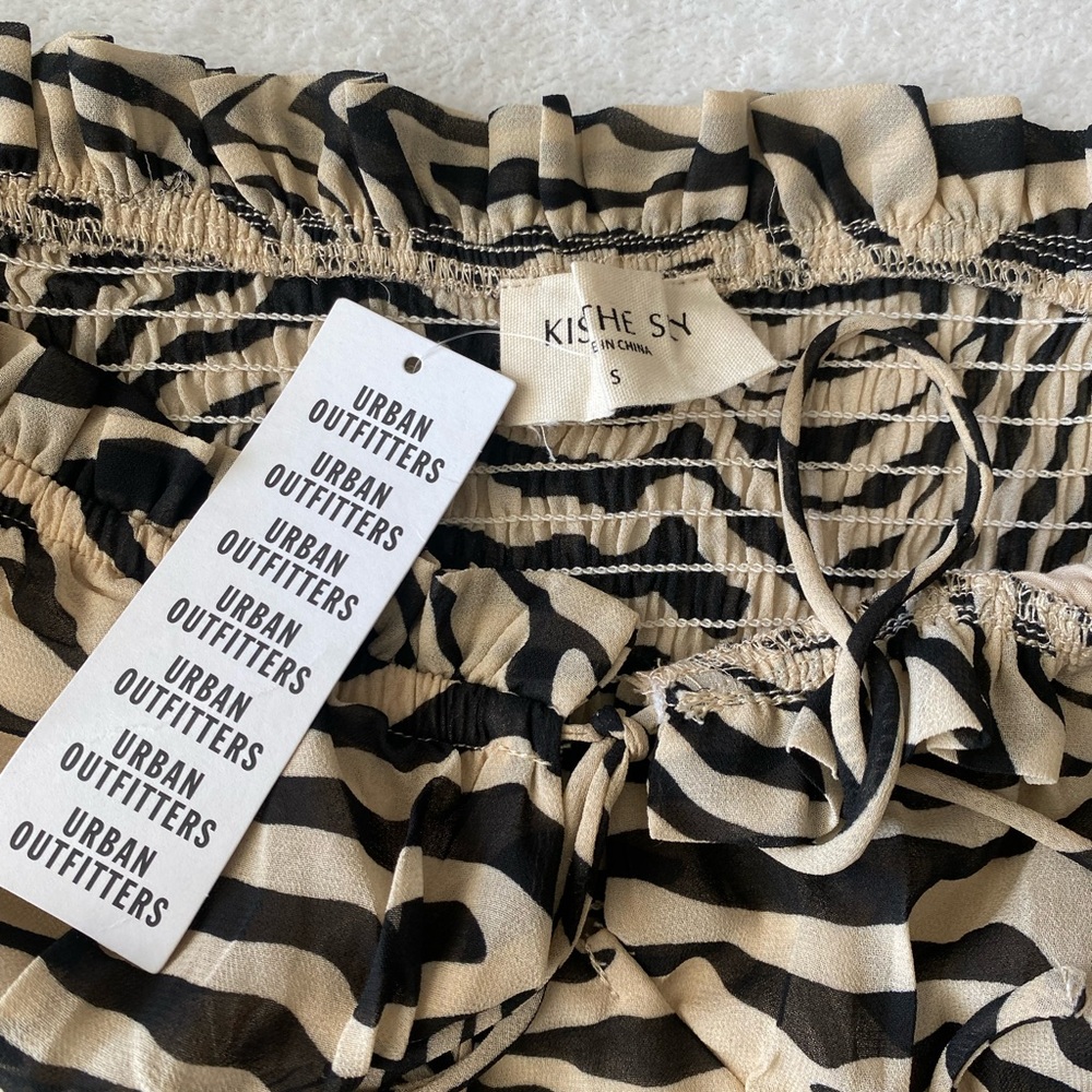 ๐ Kiss the Sky off-the-shoulder mini dress from UO size S animal pattern - Picture 8 of 11